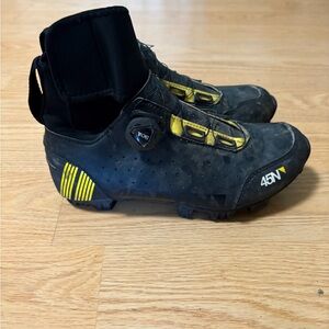 Women's Black and Yellow Cycling Shoes